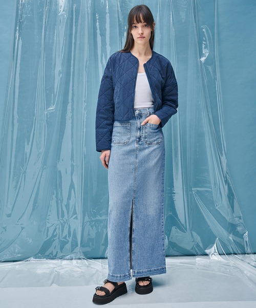 CHARLES & KEITH(チャールズ & キース)の「メタリックバックル チャンキーフラットフォームサンダル(サンダル・レディース・ブラック/ベージュ・22.5cm/23cm/23.5cm/24.5cm/25cm/25.5cm)」の12枚目の写真