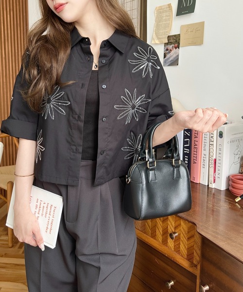 新古品 NONA 半袖シャツ サイズ11 / 約M ホワイト スパンコール 花柄 新古品 NONA 半袖シャツ サイズ11 / 約M ホワイト スパンコール 花柄