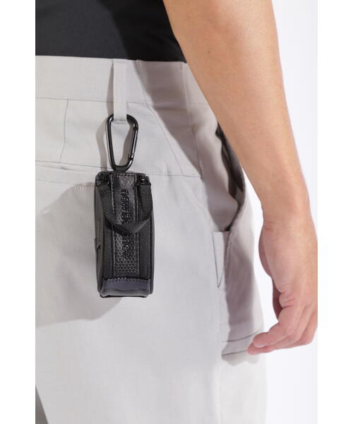 New Balance Golf（ニューバランスゴルフ）の「【new balance golf】2pcs対応 マットPU×エンボスPU ボールホルダー (UNISEX WORLD)（ゴルフグッズ・メンズ・ホワイト/ブラック・フリー）」の2枚目の写真