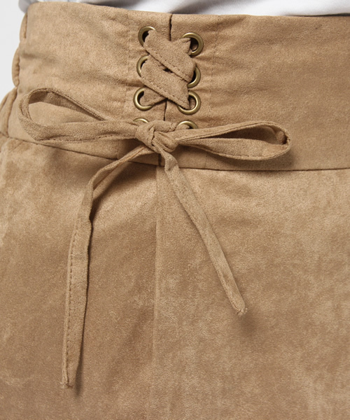one after another NICE CLAUP（ワンアフターアナザーナイスクラップ）の「【ナイスクラップ】スウェードレースアップコクーンスカート（スカート・レディース・ベージュ/キャメル/カーキ・FREE）」の4枚目の写真