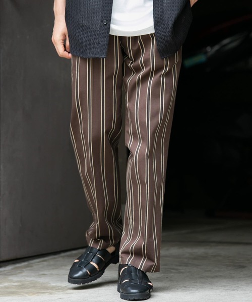 URBAN RESEARCH ROSSO MEN(アーバンリサーチロッソメン)の「ランダムストライプタックパンツ(その他パンツ・メンズ・ブラック/ブラウン・MEDIUM/LARGE)」の1枚目の写真