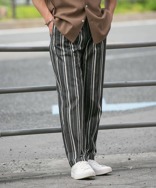 URBAN RESEARCH ROSSO MEN(アーバンリサーチロッソメン)の「ランダムストライプタックパンツ(その他パンツ・メンズ・ブラック/ブラウン・MEDIUM/LARGE)」の2枚目の写真