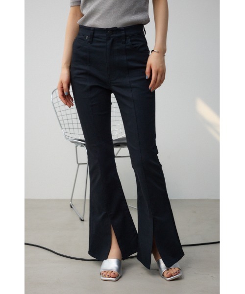 AZUL by moussy（アズールバイマウジー）の「センタースリットカラーフレアパンツ（その他パンツ・レディース・ベージュ/ライトパープル/オフホワイト/ブラック・SMALL/MEDIUM）」の3枚目の写真