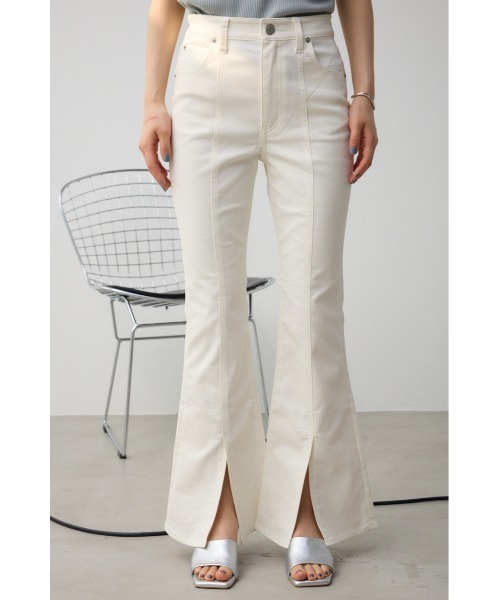 AZUL by moussy（アズールバイマウジー）の「センタースリットカラーフレアパンツ（その他パンツ・レディース・ベージュ/ライトパープル/オフホワイト/ブラック・SMALL/MEDIUM）」の8枚目の写真