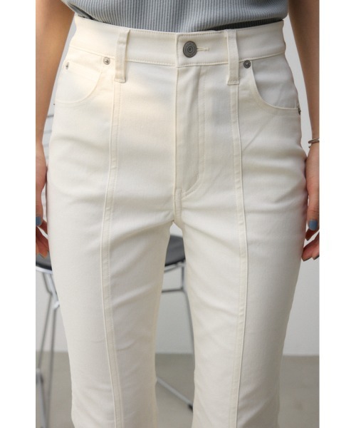 AZUL by moussy（アズールバイマウジー）の「センタースリットカラーフレアパンツ（その他パンツ・レディース・ベージュ/ライトパープル/オフホワイト/ブラック・SMALL/MEDIUM）」の11枚目の写真