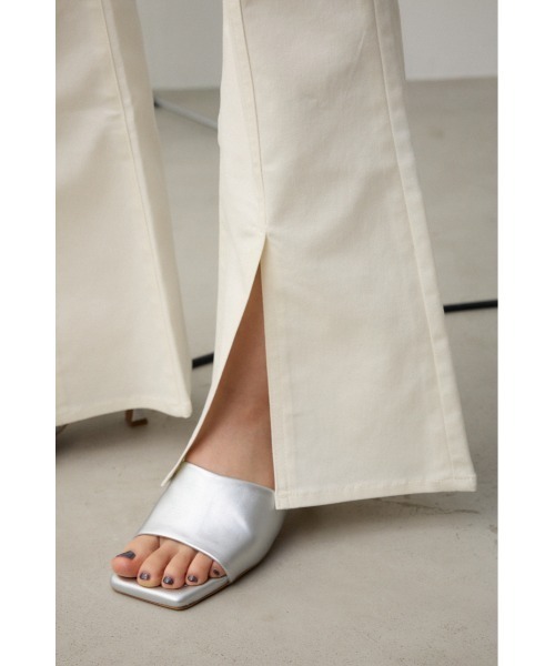 AZUL by moussy（アズールバイマウジー）の「センタースリットカラーフレアパンツ（その他パンツ・レディース・ベージュ/ライトパープル/オフホワイト/ブラック・SMALL/MEDIUM）」の14枚目の写真