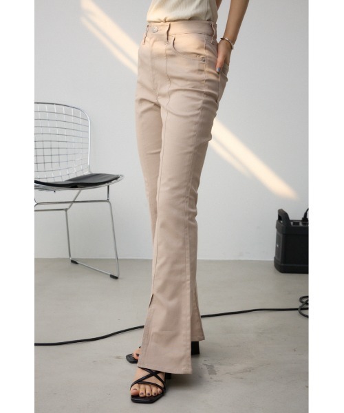 AZUL by moussy（アズールバイマウジー）の「センタースリットカラーフレアパンツ（その他パンツ・レディース・ベージュ/ライトパープル/オフホワイト/ブラック・SMALL/MEDIUM）」の15枚目の写真