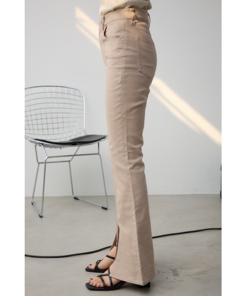 AZUL by moussy（アズールバイマウジー）の「センタースリットカラーフレアパンツ（その他パンツ・レディース・ベージュ/ライトパープル/オフホワイト/ブラック・SMALL/MEDIUM）」の19枚目の写真