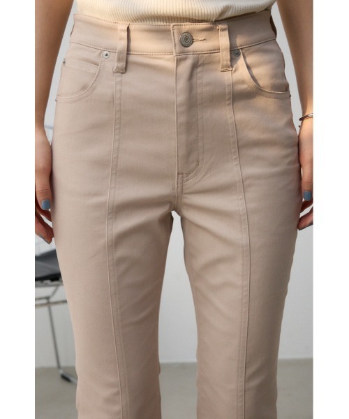 AZUL by moussy（アズールバイマウジー）の「センタースリットカラーフレアパンツ（その他パンツ・レディース・ベージュ/ライトパープル/オフホワイト/ブラック・SMALL/MEDIUM）」の21枚目の写真