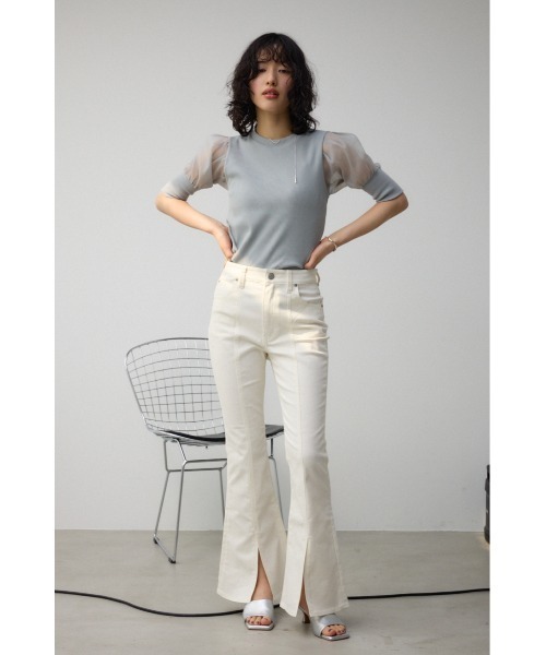 AZUL by moussy（アズールバイマウジー）の「センタースリットカラーフレアパンツ（その他パンツ・レディース・ベージュ/ライトパープル/オフホワイト/ブラック・SMALL/MEDIUM）」の6枚目の写真
