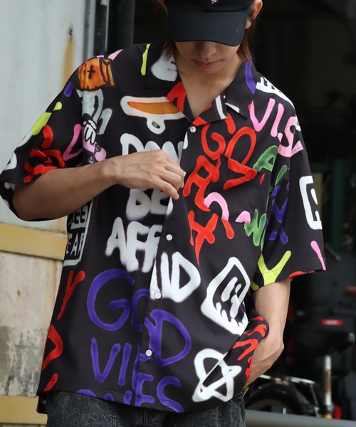 VISION STREET WEAR（ヴィジョンストリートウェア）の「【VISION STREET WEAR/ヴィジョンストリートウェア】ワードストームパターン リラックス ショートスリーブ総柄オープンカラーシャツ（シャツ/ブラウス・メンズ・ホワイト/ブラック・L/M/LL）」の19枚目の写真