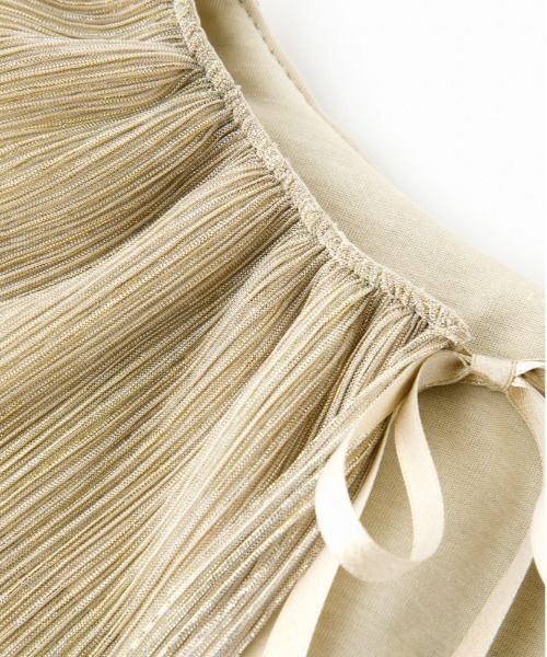 Casselini（キャセリーニ）の「Casselini(キャセリーニ)キラキラプリーツフリル付け襟（付け襟・レディース・ゴールド/シルバー・FREE）」の3枚目の写真