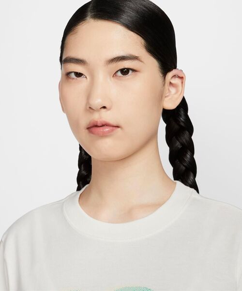 NIKE（ナイキ）の「ナイキ スポーツウェア エッセンシャル ウィメンズ Tシャツ / Nike Sportswear Essential Women's T-Shirt＜XS-2XL 展開＞（Tシャツ/カットソー・レディース・ブラック/クリーム・S/M/L/XL/XS/2XL）」の15枚目の写真