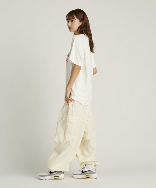 NIKE（ナイキ）の「ナイキ スポーツウェア エッセンシャル ウィメンズ Tシャツ / Nike Sportswear Essential Women's T-Shirt＜XS-2XL 展開＞（Tシャツ/カットソー・レディース・ブラック/クリーム・S/M/L/XL/XS/2XL）」の14枚目の写真