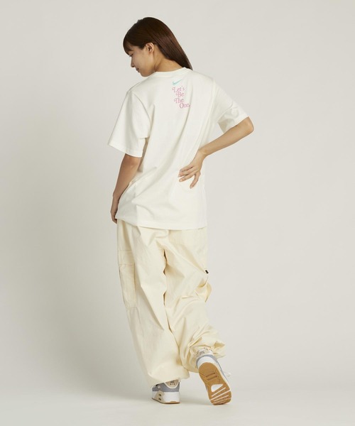 NIKE（ナイキ）の「ナイキ スポーツウェア エッセンシャル ウィメンズ Tシャツ / Nike Sportswear Essential Women's T-Shirt＜XS-2XL 展開＞（Tシャツ/カットソー・レディース・ブラック/クリーム・S/M/L/XL/XS/2XL）」の12枚目の写真