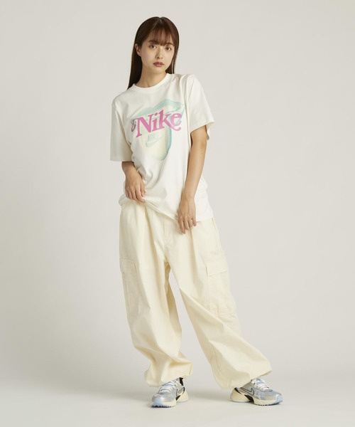 NIKE（ナイキ）の「ナイキ スポーツウェア エッセンシャル ウィメンズ Tシャツ / Nike Sportswear Essential Women's T-Shirt＜XS-2XL 展開＞（Tシャツ/カットソー・レディース・ブラック/クリーム・S/M/L/XL/XS/2XL）」の11枚目の写真