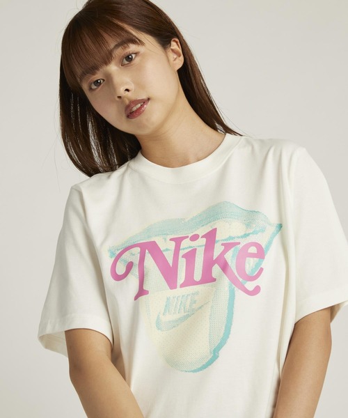 NIKE（ナイキ）の「ナイキ スポーツウェア エッセンシャル ウィメンズ Tシャツ / Nike Sportswear Essential Women's T-Shirt＜XS-2XL 展開＞（Tシャツ/カットソー・レディース・ブラック/クリーム・S/M/L/XL/XS/2XL）」の7枚目の写真