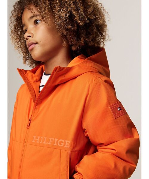 TOMMY HILFIGER(トミーヒルフィガー)の「BOYS ライトパデッドリップストップジャケット(ブルゾン・キッズ・ブラック/オレンジ・140cm/150cm/160cm/130cm)」の15枚目の写真