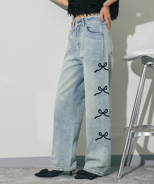 ANOTHER S(アナザーエス)の「サイド刺繍リボンデニムパンツ(デニムパンツ・レディース・ブルー・S/M/L)」の2枚目の写真