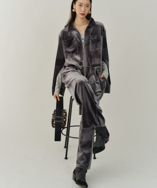 yae(ヤエ)の「Fastener slit velours jumpsuit / ファスナースリットベロアジャンプスーツ(つなぎ/オールインワン・レディース・カーキ/ブラック/グレー・36/38)」の8枚目の写真