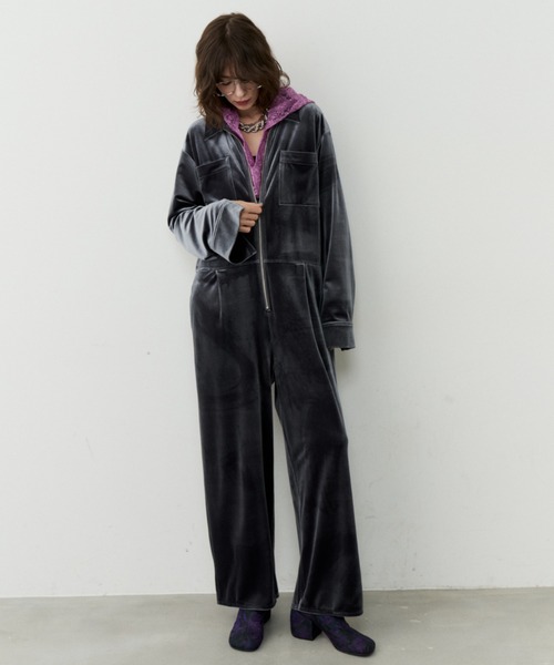 yae(ヤエ)の「Fastener slit velours jumpsuit / ファスナースリットベロアジャンプスーツ(つなぎ/オールインワン・レディース・カーキ/ブラック/グレー・36/38)」の7枚目の写真