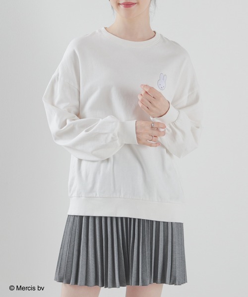 Honeys（ハニーズ）の「ミッフィー／ゆるトップス（スウェット・レディース・ブルー/アイボリー/ピンク/スミクロ/オートミール・S/M/L/LL）」の7枚目の写真