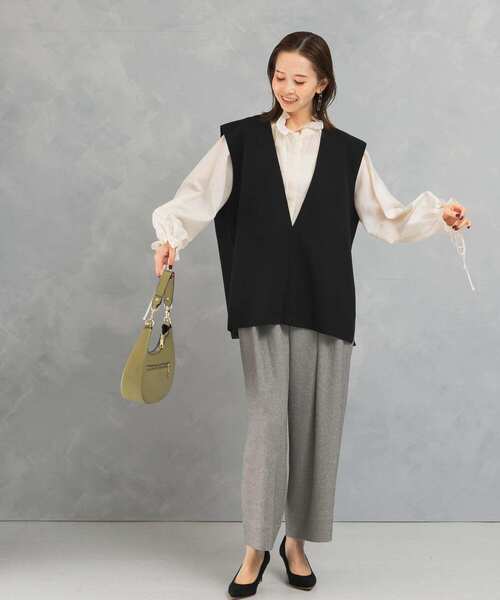 URBAN RESEARCH ROSSO WOMEN（アーバンリサーチ　ロッソ）の「『WEB限定』メルトンVネックベスト（ベスト・レディース・アイボリー/ブラック・FREE）」の4枚目の写真