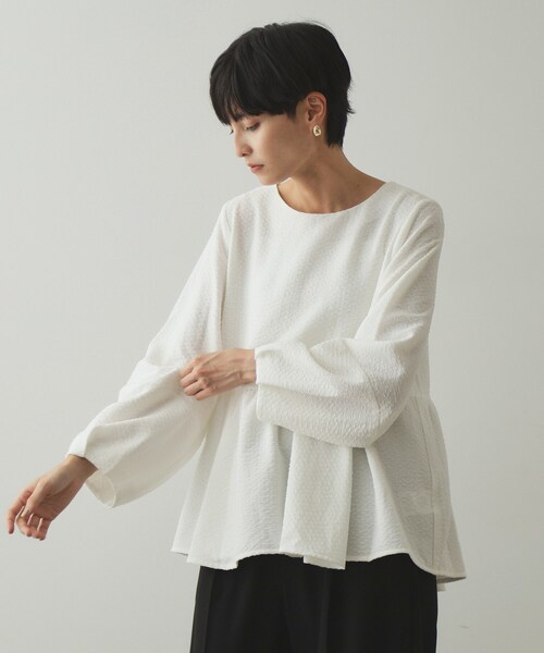 OPAQUE.CLIP（オペークドットクリップ）の「◆ふくれジャカードペプラムブラウス【洗濯機洗い可】（シャツ/ブラウス・レディース・ブラック/ブルー/ホワイト・36/38/40/42）」の4枚目の写真