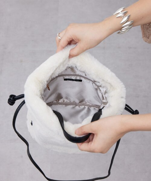 Chez toi(シェトワ)の「ファー巾着BAG(トートバッグ・レディース・モカ/アイボリー/グレー/チャコールグレー・FREE)」の8枚目の写真