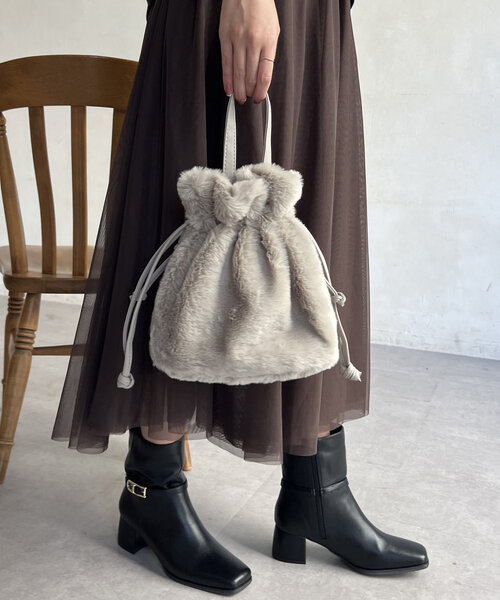 Chez toi(シェトワ)の「ファー巾着BAG(トートバッグ・レディース・モカ/アイボリー/グレー/チャコールグレー・FREE)」の9枚目の写真
