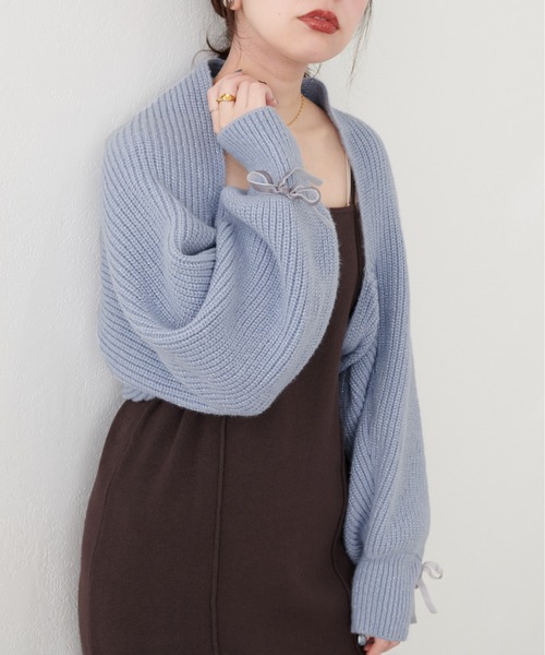 natural couture(ナチュラルクチュール)の「袖口リボンショートボレロ(カーディガン/ボレロ・レディース・オフホワイト/チャコールグレー/サックスブルー/モカ・FREE)」の4枚目の写真