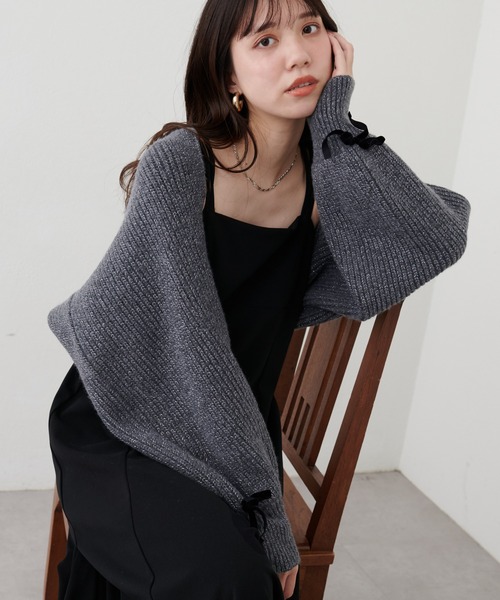 natural couture(ナチュラルクチュール)の「袖口リボンショートボレロ(カーディガン/ボレロ・レディース・オフホワイト/チャコールグレー/サックスブルー/モカ・FREE)」の1枚目の写真