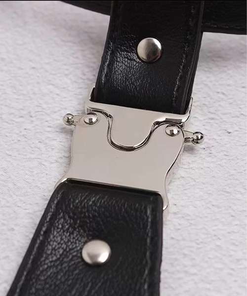 Port（ポート）の「【 antique andico / アンティーク アンディコ 】 フェイクレザー バックル ネクタイ_（ネクタイ・レディース・ブラック・FREE）」の3枚目の写真