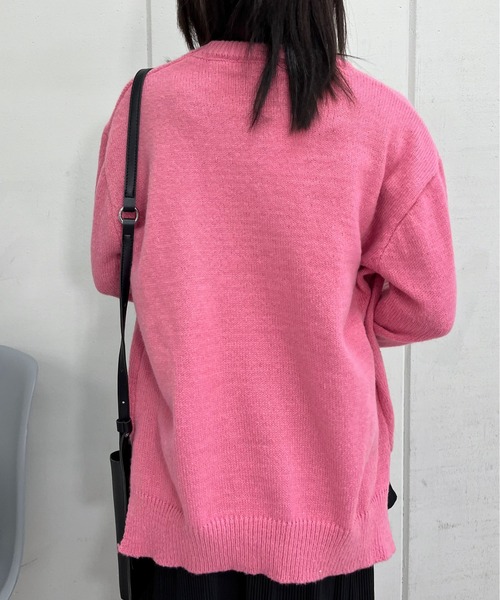 &soiree(アンドソワレ)の「【&soiree】カレッジロゴモヘアライクニットセーター(ニット/セーター・レディース・グリーン/ピンク/グレー/ベージュ・FREE)」の5枚目の写真