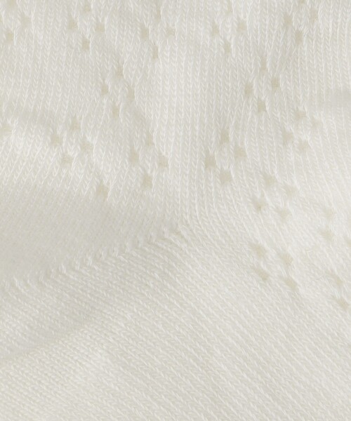 green label relaxing(グリーンレーベルリラクシング)の「スカシ柄 クルーソックス / 靴下 / キッズ 20cm-22cm(ソックス/靴下・キッズ・ホワイト/ブラック・20-22cm)」の3枚目の写真