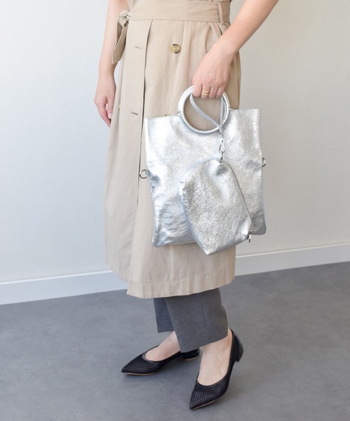 andrea cardone(アンドレアカルドネ)の「【ANDREA CARDONE】ラウンドハンドルメタリックレザーバッグ(Q56600)(トートバッグ・レディース・シルバー/ゴールド/グレー・ALL)」の17枚目の写真