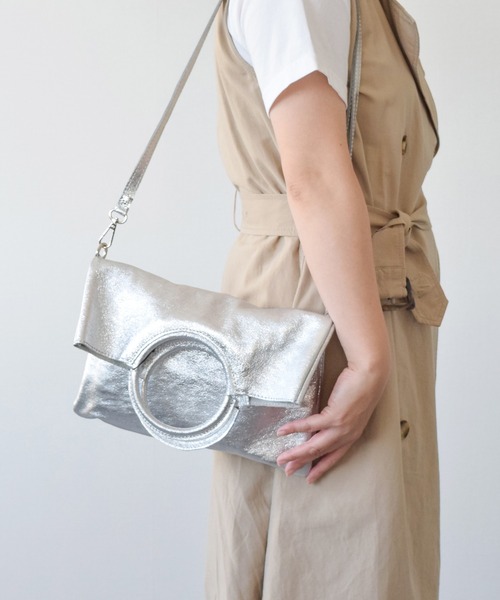 andrea cardone(アンドレアカルドネ)の「【ANDREA CARDONE】ラウンドハンドルメタリックレザーバッグ(Q56600)(トートバッグ・レディース・シルバー/ゴールド/グレー・ALL)」の14枚目の写真