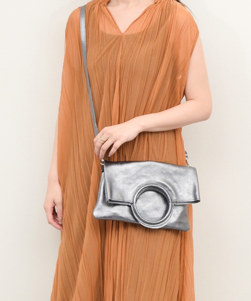 andrea cardone(アンドレアカルドネ)の「【ANDREA CARDONE】ラウンドハンドルメタリックレザーバッグ(Q56600)(トートバッグ・レディース・シルバー/ゴールド/グレー・ALL)」の11枚目の写真