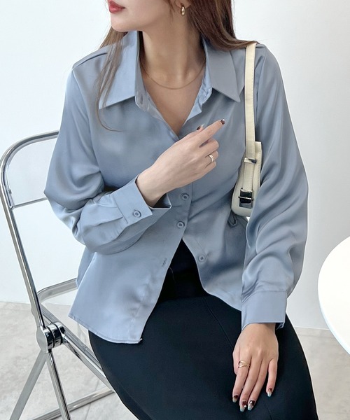 Futier land(フューティアランド)の「ウエストシェイプサテンシャツ/ブラウス(シャツ/ブラウス・レディース・ブルー/グレイッシュベージュ・MEDIUM/LARGE)」の2枚目の写真