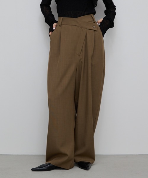 AIC.（エーアイシー）の「アシンメトリーデザインタックカーブパンツ（スラックス・レディース・ダークグレー/ブラウン/ベージュ・FREE）」の19枚目の写真