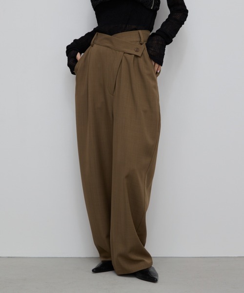 AIC.（エーアイシー）の「アシンメトリーデザインタックカーブパンツ（スラックス・レディース・ダークグレー/ブラウン/ベージュ・FREE）」の20枚目の写真