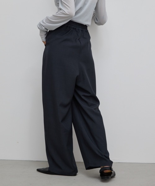 AIC.（エーアイシー）の「アシンメトリーデザインタックカーブパンツ（スラックス・レディース・ダークグレー/ブラウン/ベージュ・FREE）」の7枚目の写真