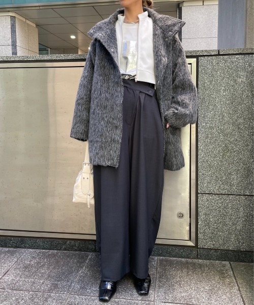 AIC.（エーアイシー）の「アシンメトリーデザインタックカーブパンツ（スラックス・レディース・ダークグレー/ブラウン/ベージュ・FREE）」の17枚目の写真