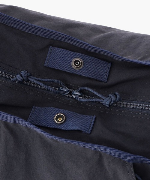 BRIEFING（ブリーフィング）の「BRIEFING/ブリーフィング HOBO BAG WIDE ワイドホーボーバッグ 2026年 夏 夏服（ショルダーバッグ・メンズ・ベージュ/チャコール/ネイビー/ブラック・FREE）」の13枚目の写真