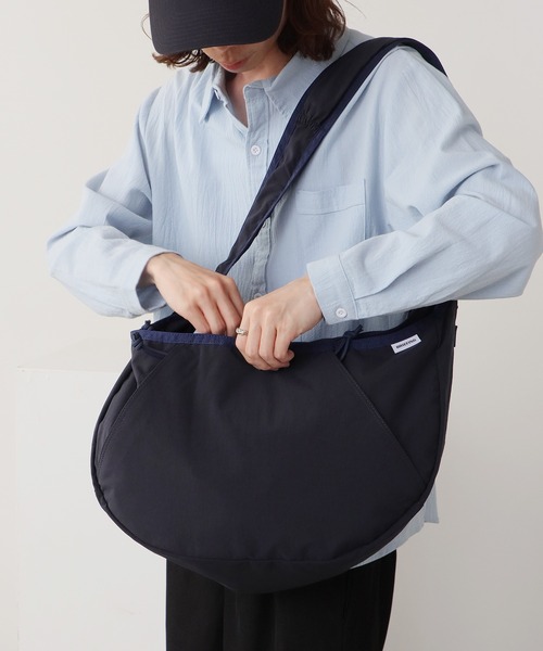 BRIEFING（ブリーフィング）の「BRIEFING/ブリーフィング HOBO BAG WIDE ワイドホーボーバッグ 2026年 夏 夏服（ショルダーバッグ・メンズ・ベージュ/チャコール/ネイビー/ブラック・FREE）」の16枚目の写真