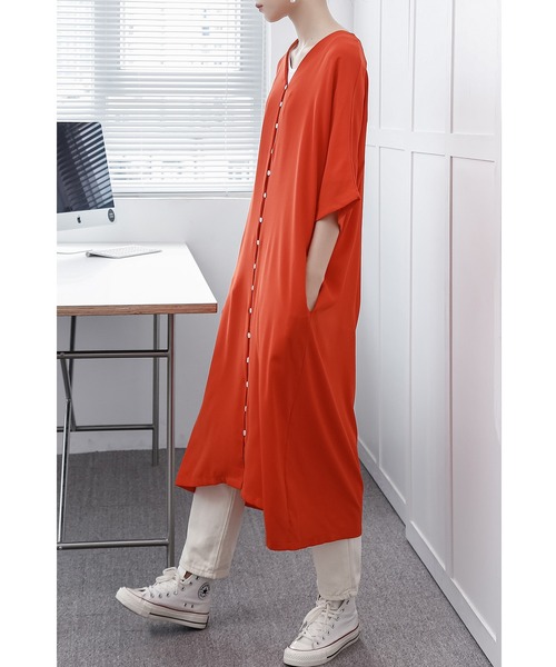 Cinderella(シンデレラ)の「シャツワンピ レディース ワンピース シャツワンピース シャツ Vネック 袖あり 長袖 七分袖 半袖 ミモレ丈 ゆったり 大きめ ビッグシルエット 無地 かわいい(ワンピース・レディース・オレンジ/ブラック/ブラウン/ベージュ/ブルーグレー・MEDIUM/LARGE)」の11枚目の写真