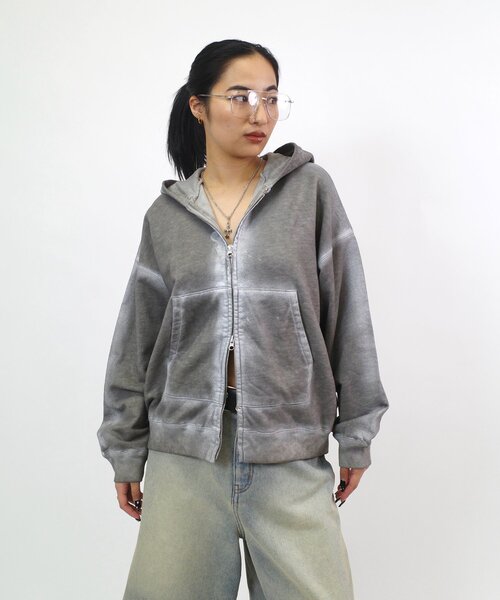 WHO'S WHO gallery(フーズフーギャラリー)の「【ユニセックス】裏毛ラインジップパーカー(パーカー・レディース・グレー/レッド/アイボリー・MEDIUM/LARGE)」の4枚目の写真