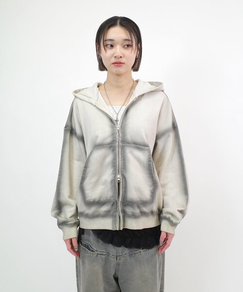 WHO'S WHO gallery(フーズフーギャラリー)の「【ユニセックス】裏毛ラインジップパーカー(パーカー・レディース・グレー/レッド/アイボリー・MEDIUM/LARGE)」の22枚目の写真