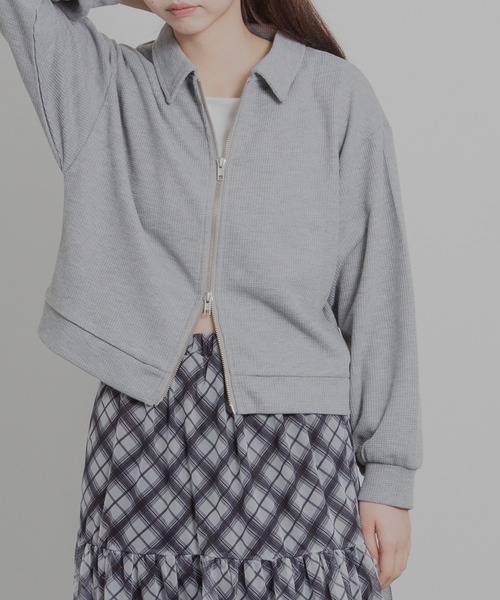 HALEY PESCA(ヘーリーペスカ)の「HALEY PESCA/ポロ襟付きショート丈 ダブルジップ ジャケット(カーディガン/ボレロ・レディース・グレー/ブラック/ホワイト・X-LARGE/LARGE/MEDIUM)」の20枚目の写真