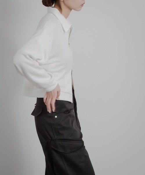 HALEY PESCA(ヘーリーペスカ)の「HALEY PESCA/ポロ襟付きショート丈 ダブルジップ ジャケット(カーディガン/ボレロ・レディース・グレー/ブラック/ホワイト・X-LARGE/LARGE/MEDIUM)」の11枚目の写真